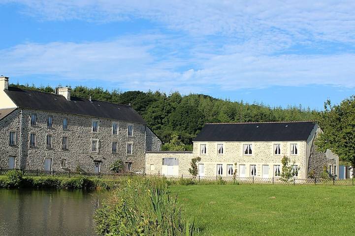 Gîte pour 4 personnes, avec terrasse ainsi que jardin et piscine