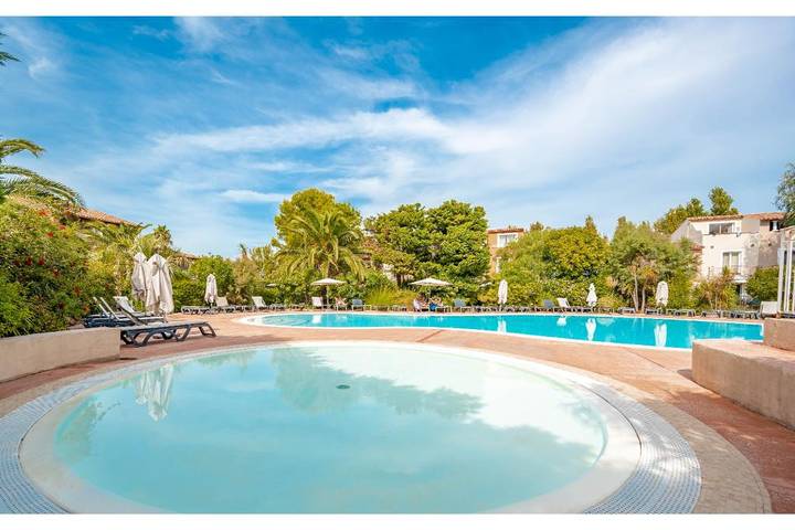 Ferienwohnung für 8 Personen, mit Garten und Kinderpool sowie Terrasse und Pool, mit Haustier in Giens - 3