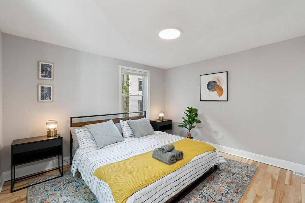 Pet Friendly- Big- King Bed | Minutes 2 Stadiums in Philadelphia, Philadelphia County