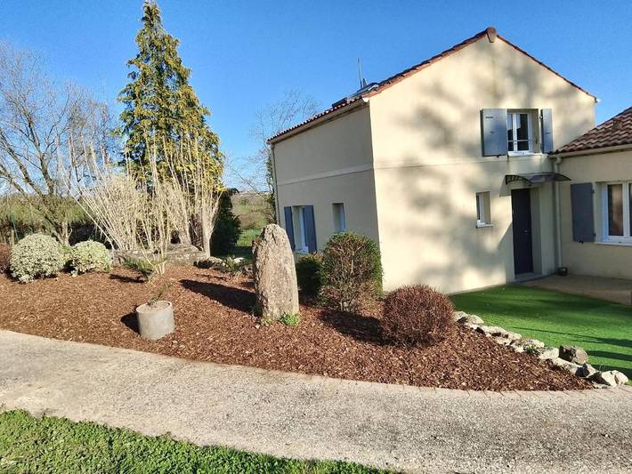 Location de vacances pour 6 personnes, avec vue et jardin à La Flocellière - 2