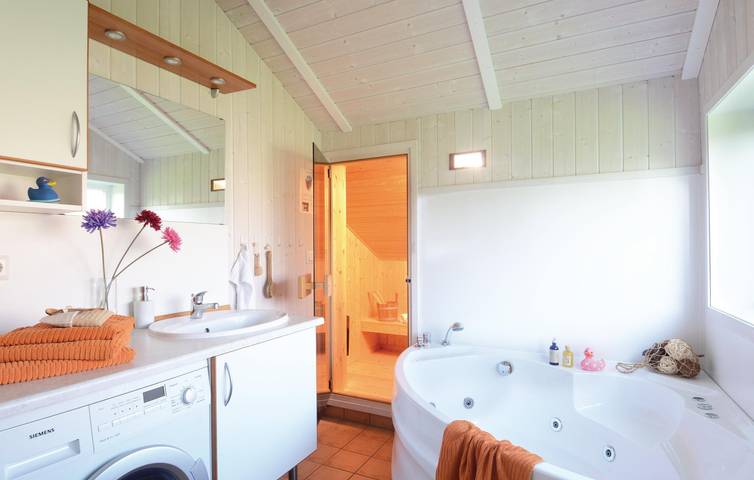 Ferienhaus für 6 Personen, mit Whirlpool und Sauna sowie Terrasse in Friedrichskoog - 4