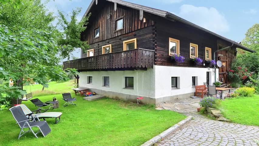 Ferienhaus für 9 Personen, mit Garten in Viechtach