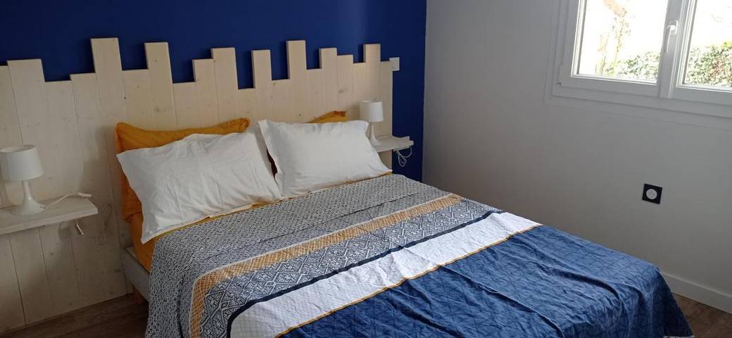 Location de vacances pour 6 personnes, avec piscine ainsi que vue et jardin à Vesseaux - 4