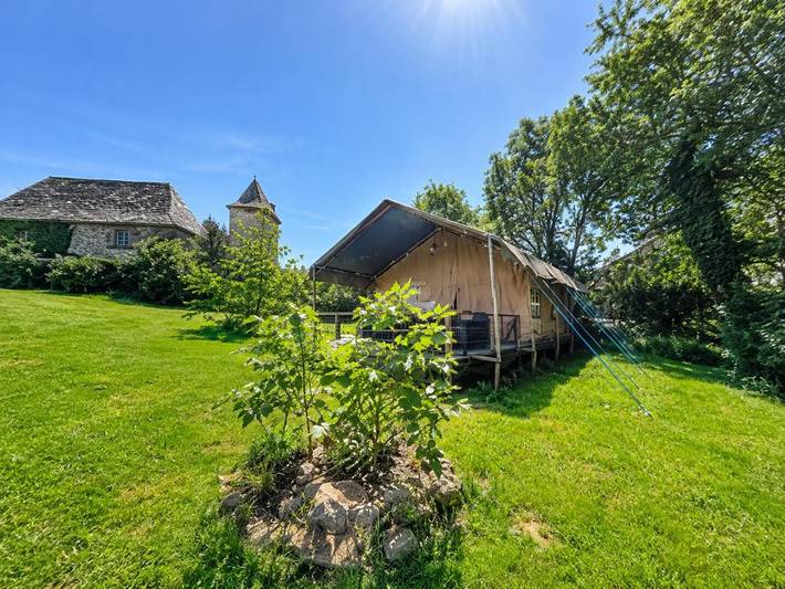 Tente pour 5 personnes, avec Terrasse et Jardin ainsi que Piscine et Vue