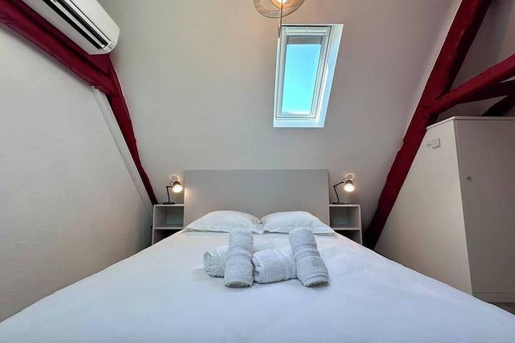 Location de vacances pour 8 personnes, avec piscine et jardin à Cuzance - 2