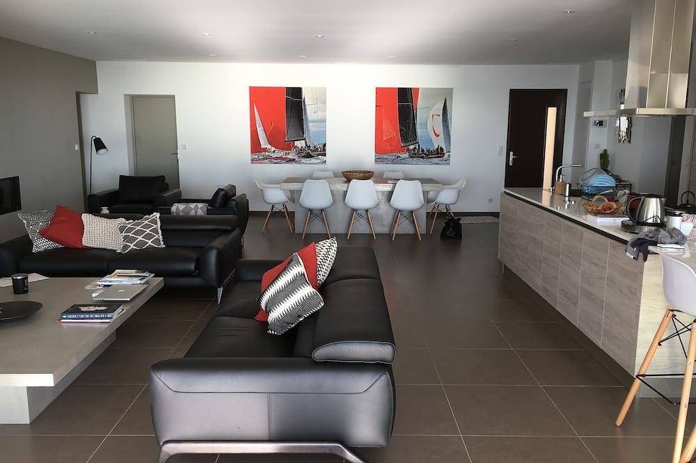 Villa Luxueuse Avec Piscine Chauffee Et Magnifique Vue Mer Et Golfe D'Ajaccio in Porticcio, Grosseto-Prugna