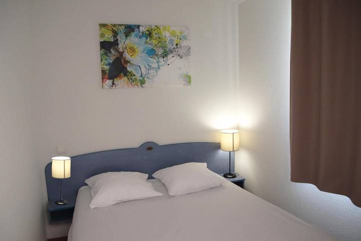 Gîte pour 8 personnes, avec jardin ainsi que jacuzzi et piscine, animaux acceptés à Cassen - 4