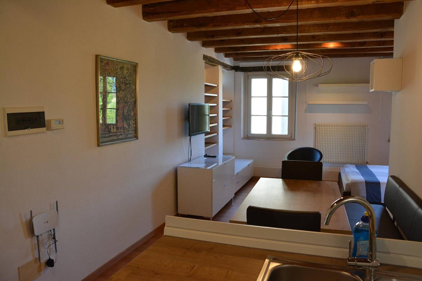 Apartamento vacacional entero, Apartamento con terraza junto a la piscina, aparcamiento y WiFi in Údine, Provincia D'udine