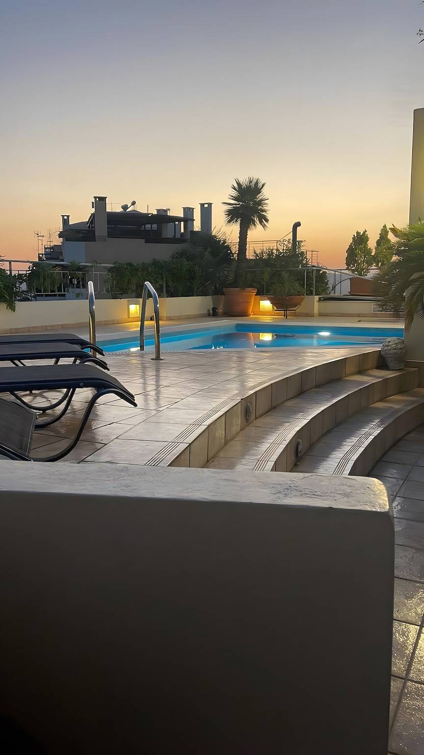 Hel lejlighed, Luxury Penthouse with Private Pool, Terrace, and Stunning Views in Central del af Athen, Athen