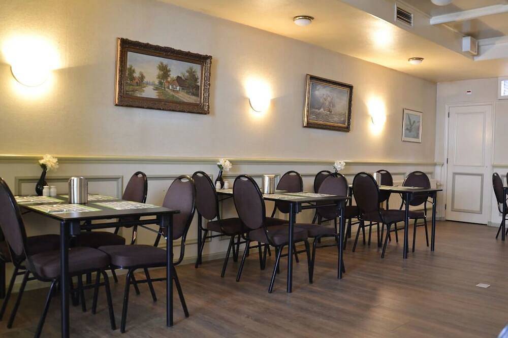 Easy Access to Everything! Free Breakfast and Parking! Near Brielse Meer! in Brielle, Niederländische Nordsee