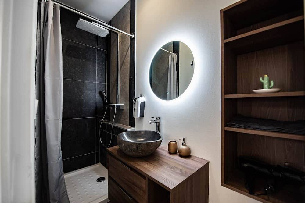 Entire apartment, Studio-City-Ensuite with Bath-Courtyard view in Mulhouse, Mulhouse region