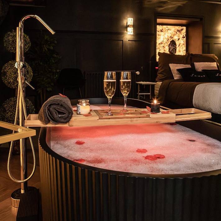 Appart’hôtel pour 2 personnes, avec jacuzzi ainsi que terrasse et jardin