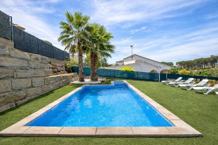 Casa rural para 8 personas, con Terraza y Jardín además de Piscina y Vistas en Riudellots de la Selva - 2