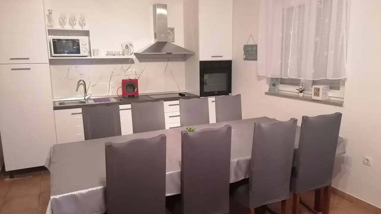 Cały apartament wypoczynkowy, Apartament wakacyjny dla 8 osób z taras in Sevid, Żupania splicko-dalmatyńska