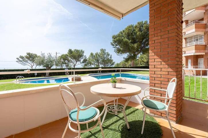 Apartamento de vacaciones para 5 personas, con jardín y terraza además de vistas y piscina - 1