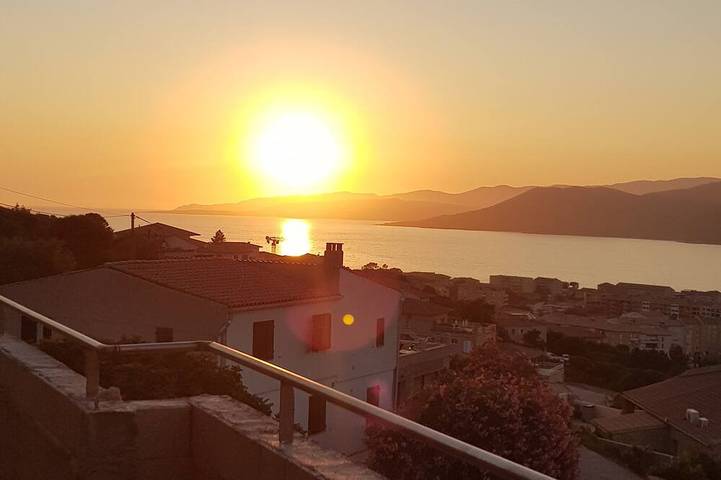 Villa pour 11 personnes, avec balcon à Propriano