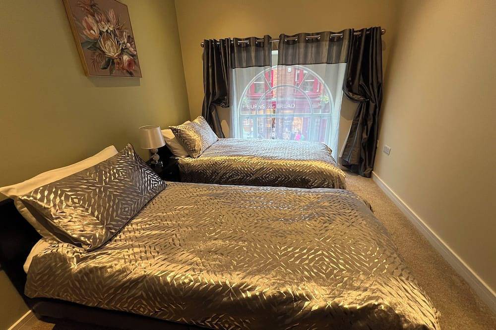 Ganze Wohnung, Glastonbury Gem, 2 Bedroom Apt, Overlooking High Street, Sleeps Up To 5 in Glastonbury, Somerset