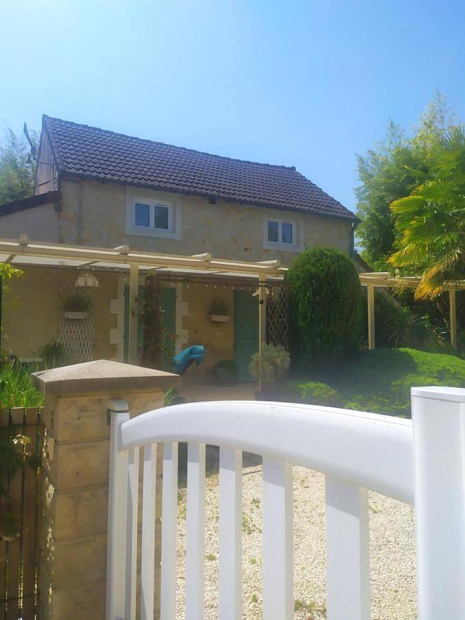 Three-Bedroom House in La Guerche-sur-l'Aubois, Saint-Amand-Montrond