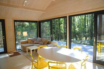 Location de vacances pour 4 personnes, avec vue ainsi que jardin et terrasse dans Les Nobertins