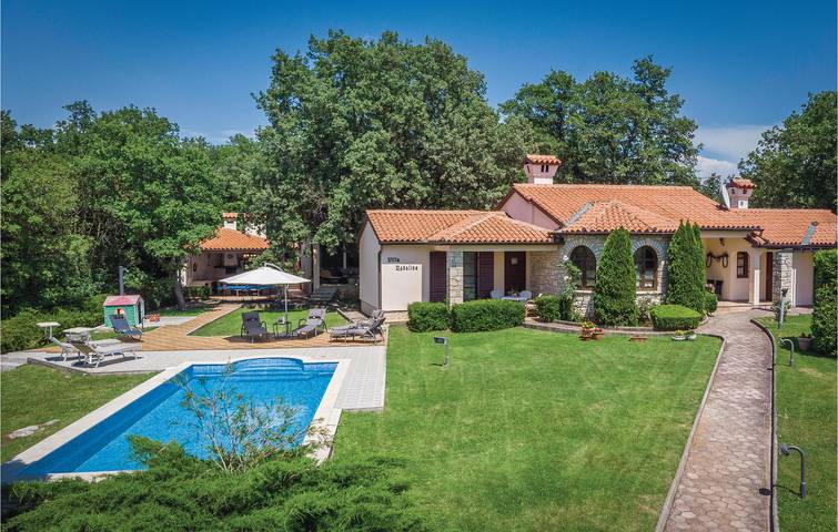 Ferienhaus für 7 Personen, mit Sauna und Pool sowie Terrasse und Whirlpool