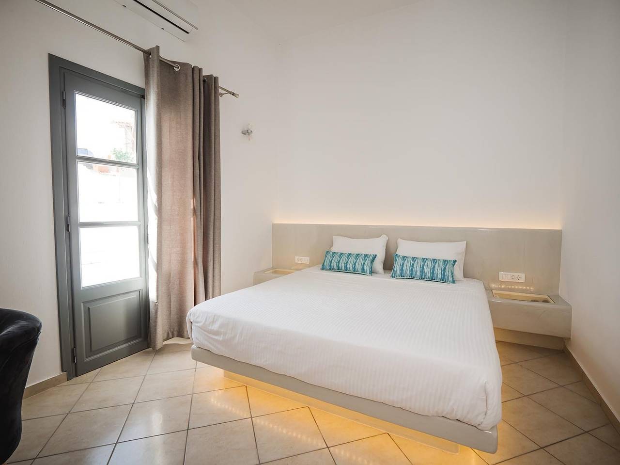Superb Santorini Suite | Nautica Suite | 1 Bedroom | Private Terrace with Jacuzzi | Outdoor Dining Area | Imerovigli in Firostefani, Imerovigli