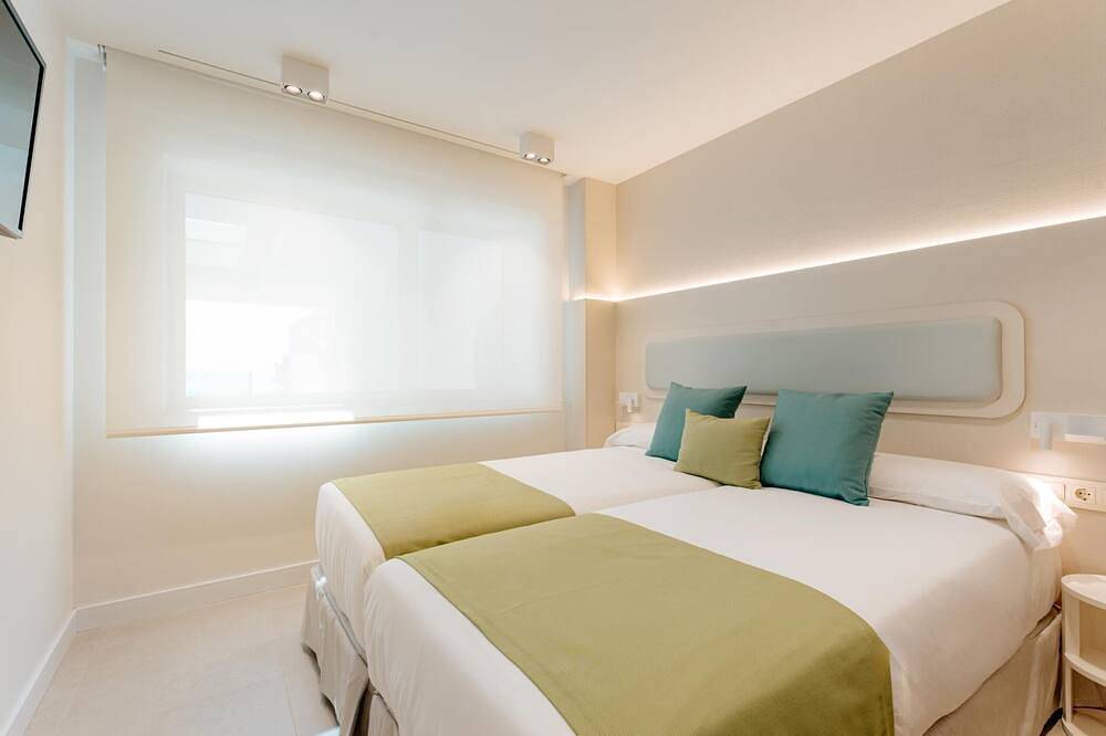 Ganze Wohnung, Apartment 4 bedroom | first floor | mountain view in La Caleta, Adeje