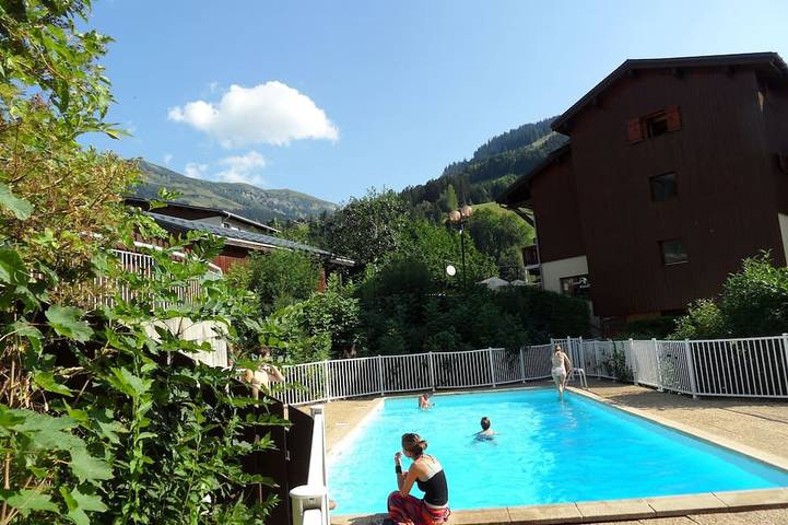 Location de vacances pour 6 personnes, avec piscine et balcon dans Arêches