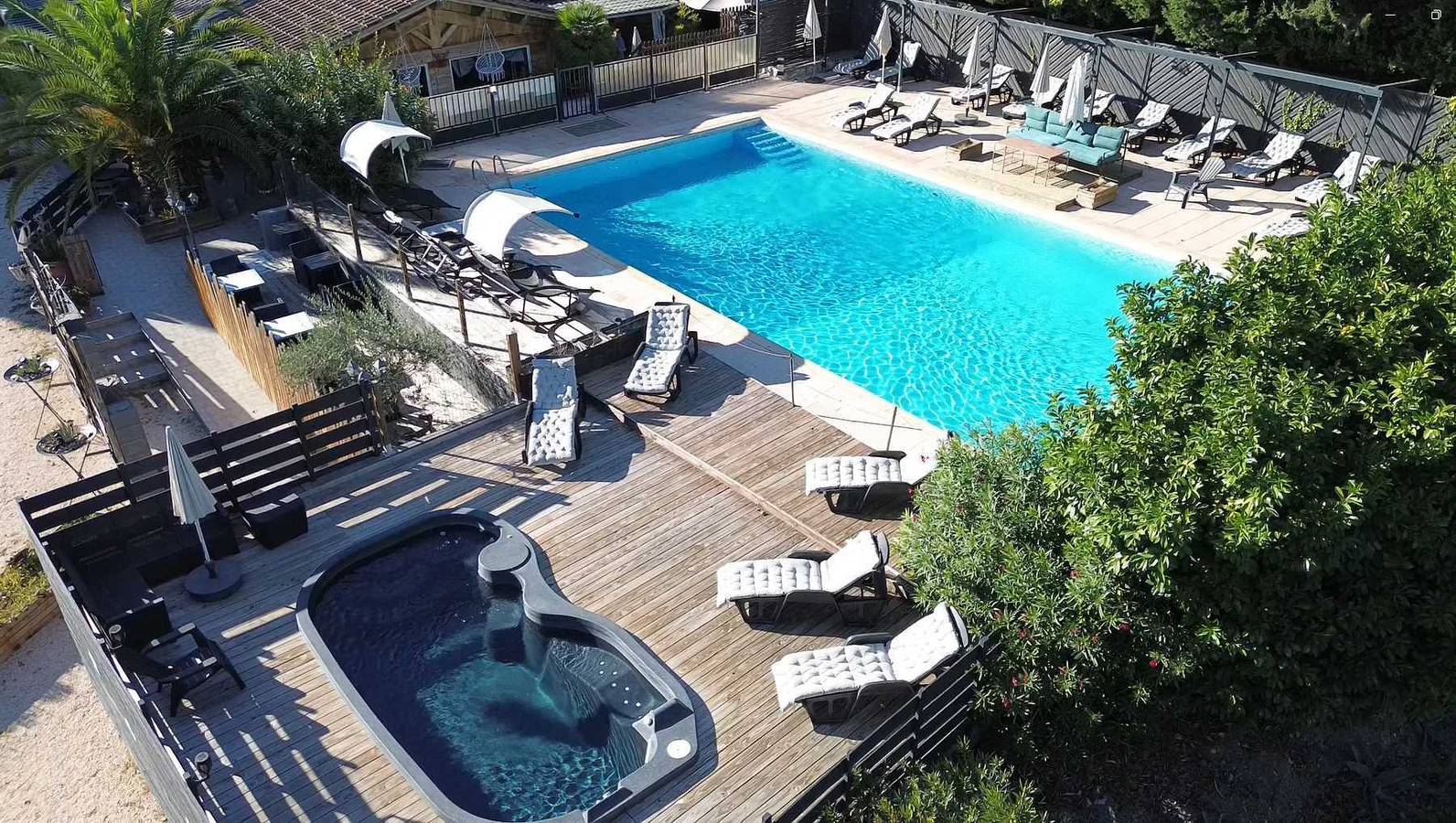 Camping 4 étoiles - Piscine  - eehf0e in Noves, Arles und Umgebung