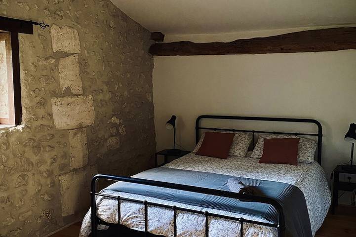 Gîte pour 6 personnes, avec piscine et jardin, animaux acceptés à Champagne-et-Fontaine - 2