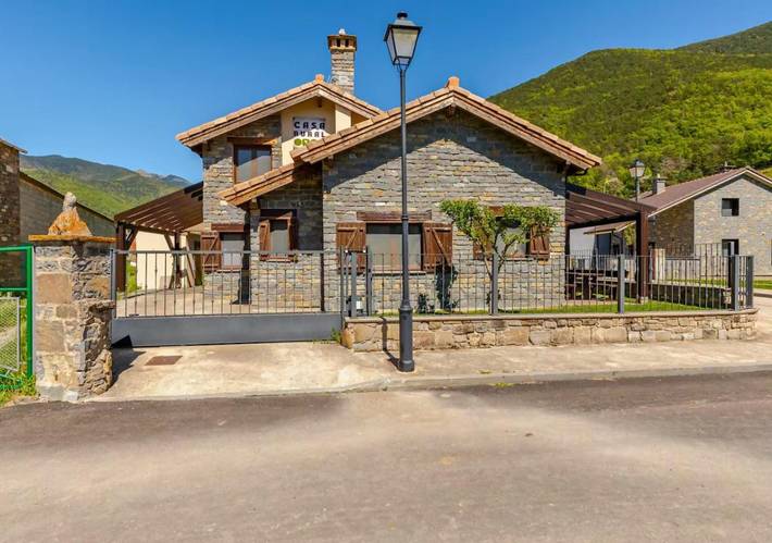 Casa de vacaciones para 10 personas, con jardín, Se admiten mascotas en Valle de Tena - 2