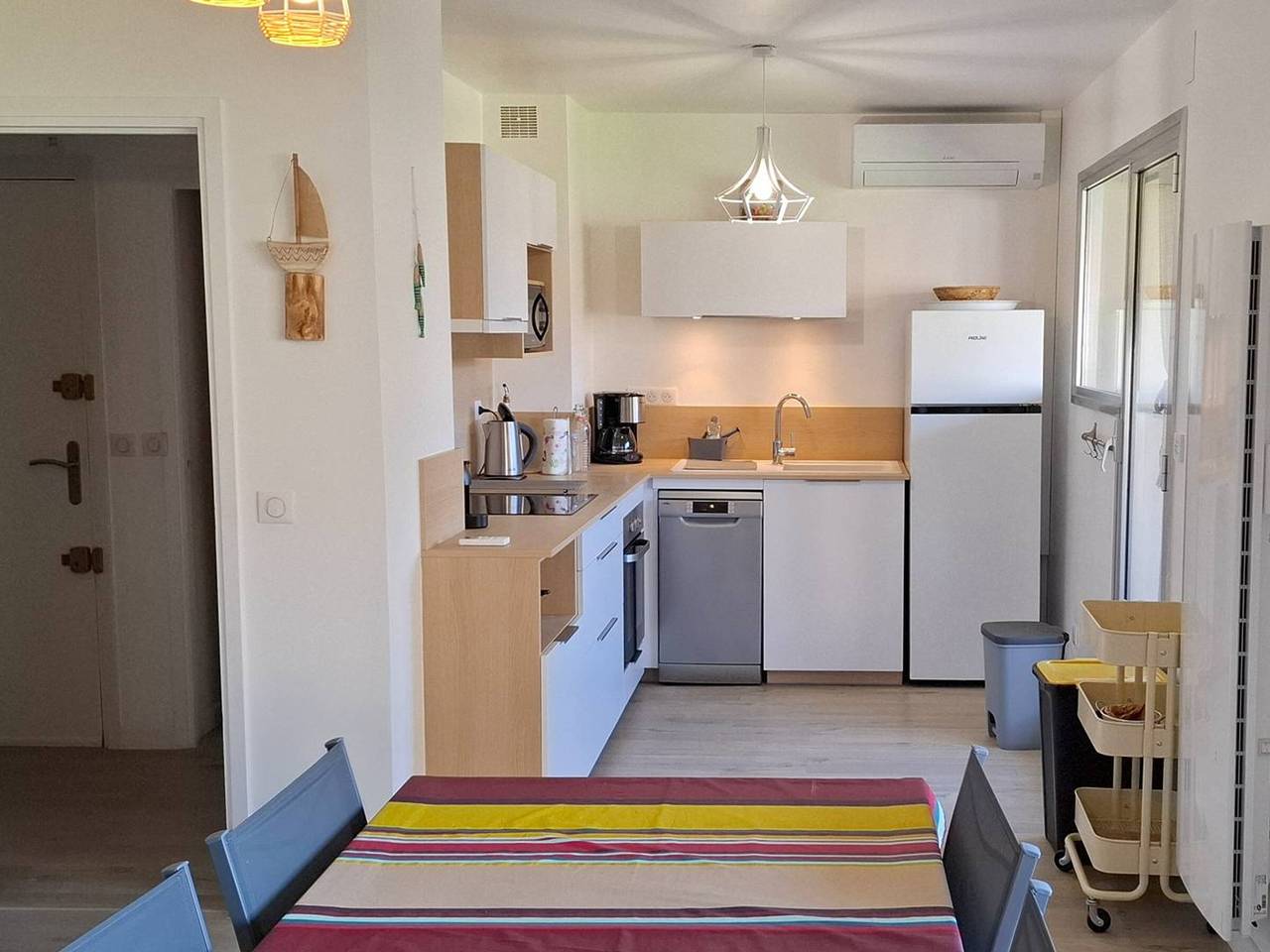 Appartement entier, Appartement rénové 2021 avec balcon et garage, proche golf, 3 pièces, 6 couchages, Le Lavandou. in Le Lavandou, Parc national de Port-Cros