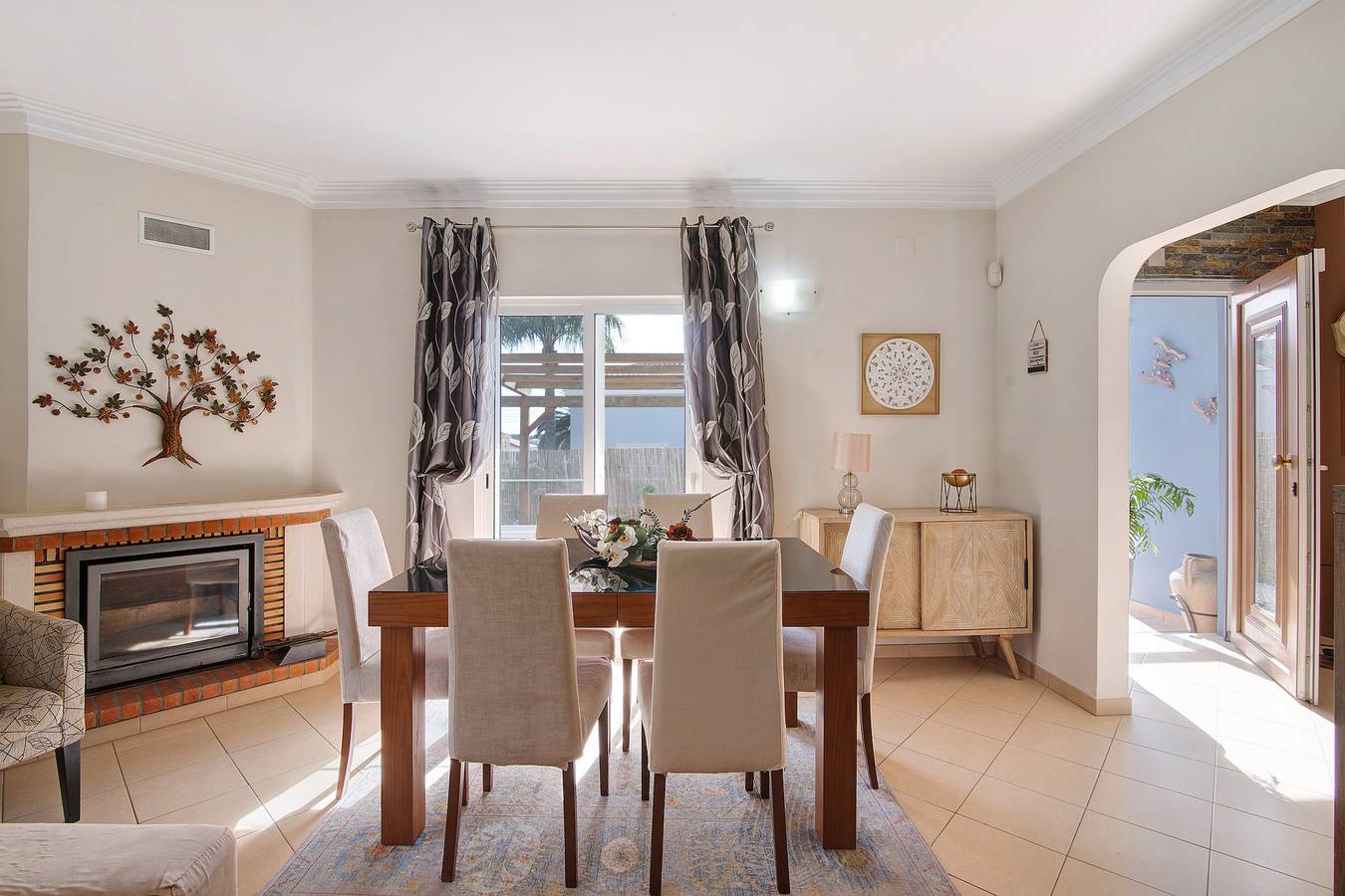 Casa de Férias 'Casa Das Buganvilias' com Vista para a Montanha, Terraço Privado e Wi-Fi in Loulé (São Sebastião), Distrito de Faro