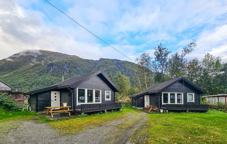 Feriehus for 5 personer, med Terrasse og Hage i Odda 