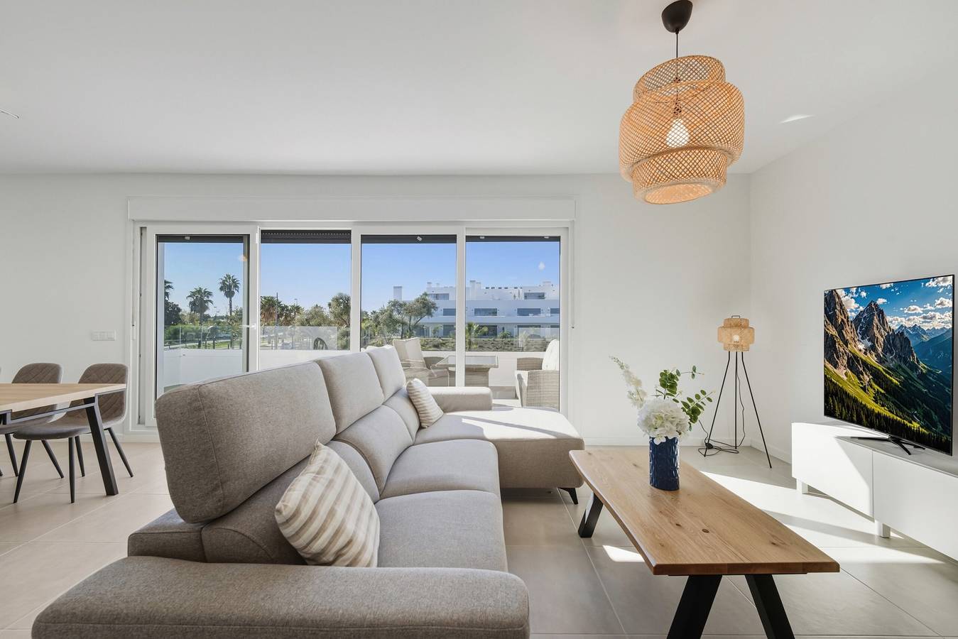 3024 Bright apartment with terrace and pool in Triangulo de Costalita, Estepona