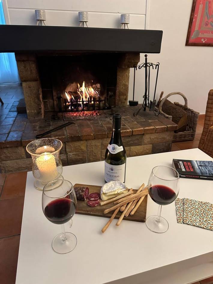 Gîte pour 8 personnes, avec terrasse ainsi que jardin et piscine à Sauzet - 2