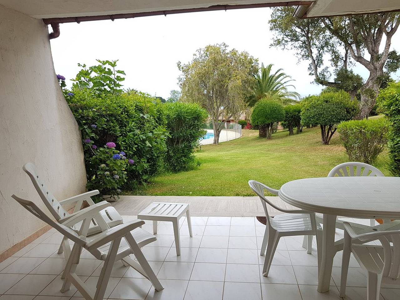 Ganze Wohnung, 1-Zimmer-Wohnung mit Pool und Tennis 500 m vom Strand entfernt in Favone, Conca