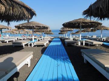 Chambre d’hôte pour 2 personnes, avec terrasse et piscine à Perissa