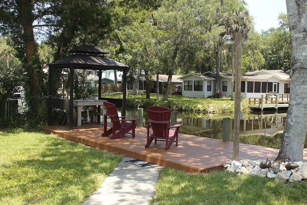 Homosassa Waterfront mit Bootssteg-Tiefwasserkanal in Homosassa, Citrus County