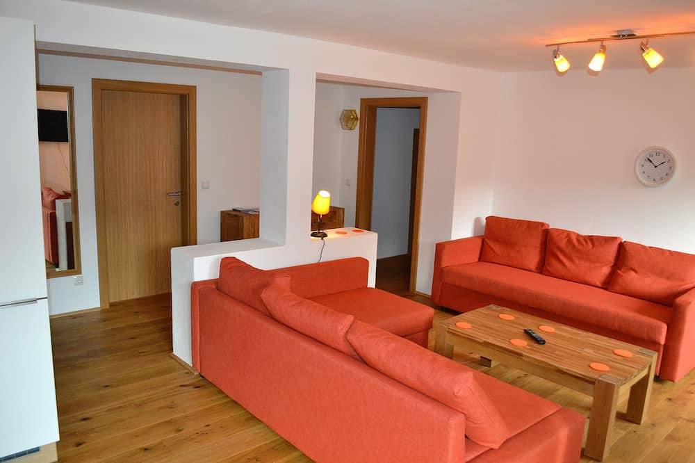 Ganze Wohnung, Gut ausgestattete Ferienwohnung mit Kamin für 8 (+2) Personen in Scheffau am Wilden Kaiser, Kaisergebirge