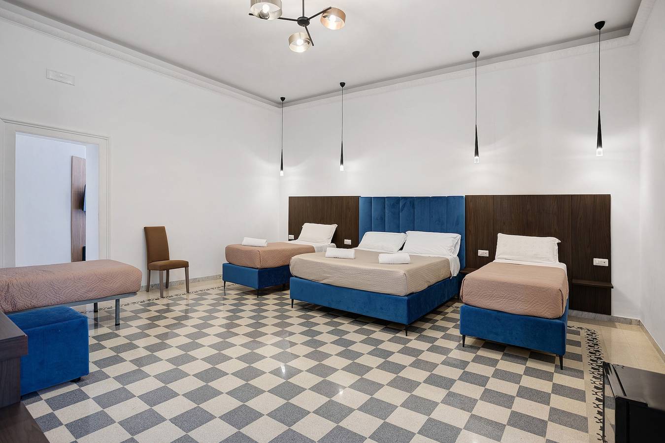 Bed and Breakfast 'Garibaldi Station Rooms - Suite 6Pp' with Wi-Fi and air conditioning