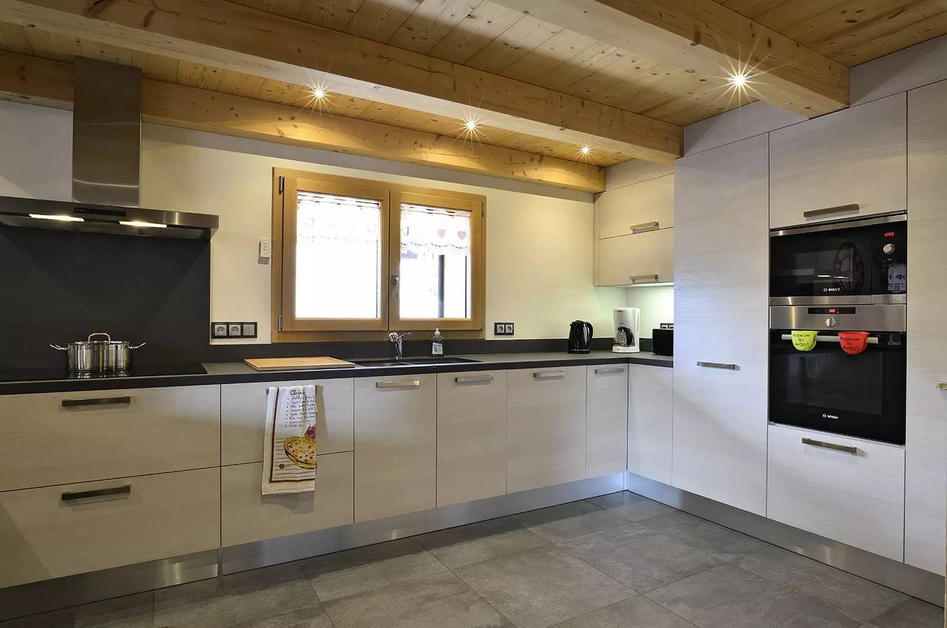 Entire apartment, 8 Rooms for 14 Persons in Châtel, Les Portes du Soleil