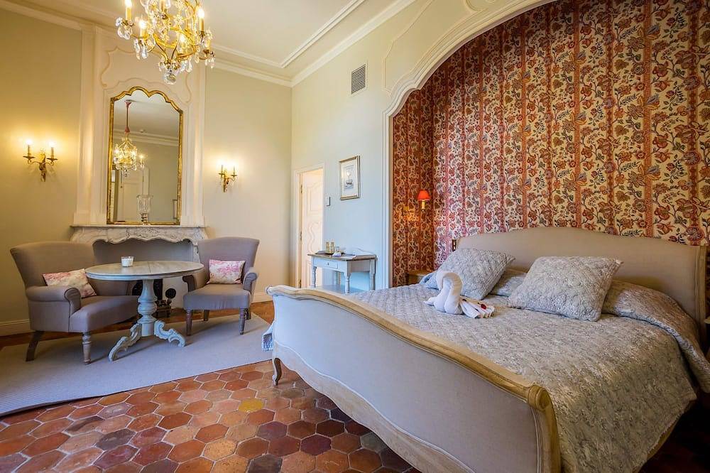 Luxury chateau for rent in Provence in Sarrians, Vaucluse