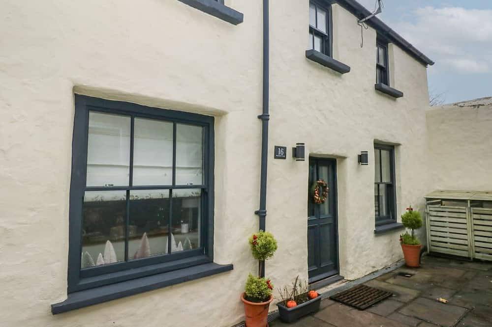 Blacksmiths Cottage, Pembroke in Pembroke, Pembrokeshire