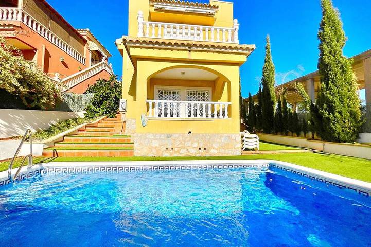 Villa voor 8 personen, met terras en tuin in Pilar de la Horadada