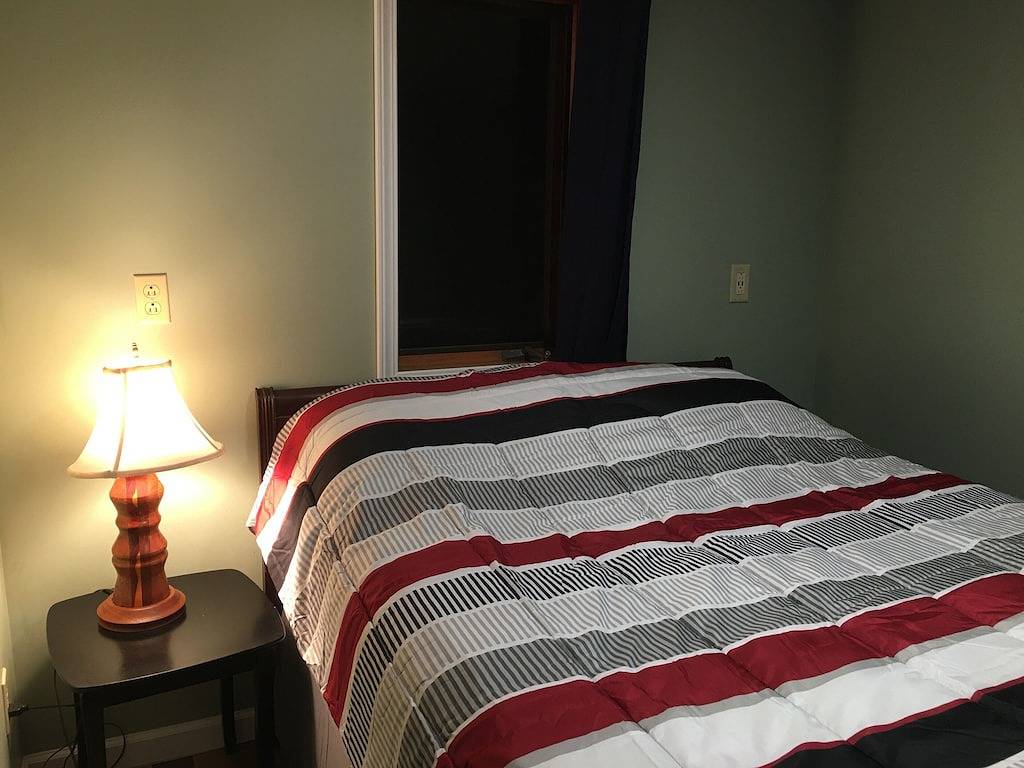 The Bungalow. Cedar shake cabin near Mount Bohemia, boat launch, beach. Private in Grant Township, Keweenaw County