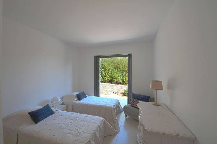 Location de vacances pour 8 personnes, avec jardin dans Plage de la Palombaggia - 2