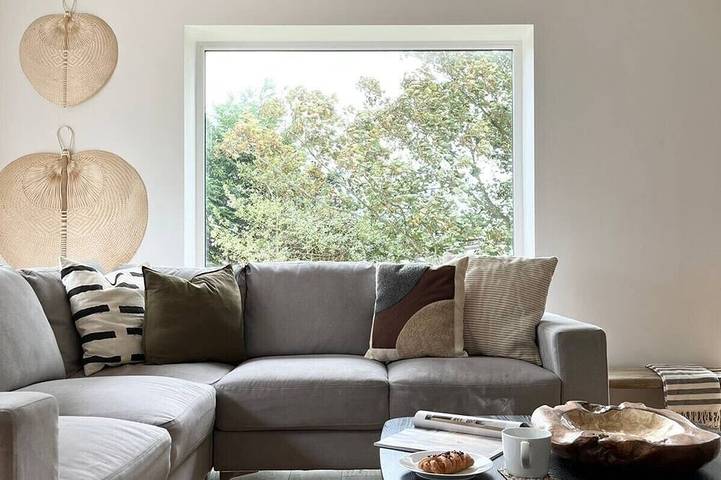 Cottage for 10 people, with garden and hot tub as well as balcony in North-Wales