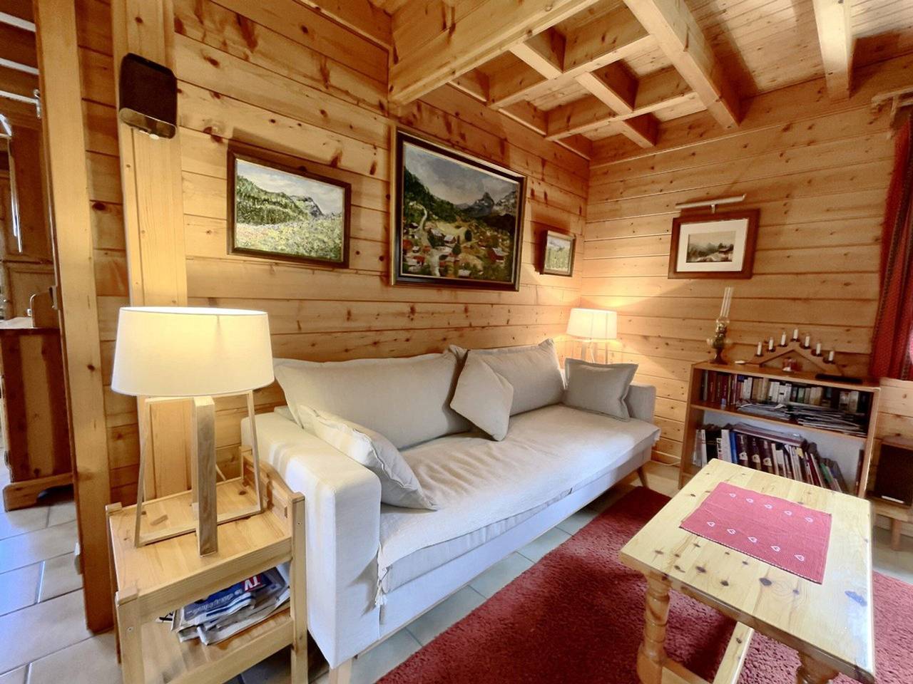 Cozy 3-Bedroom Chalet for 6/8: Wood Stove, Quiet Area, Near Slopes in Les Carroz, Arâches-la-Frasse
