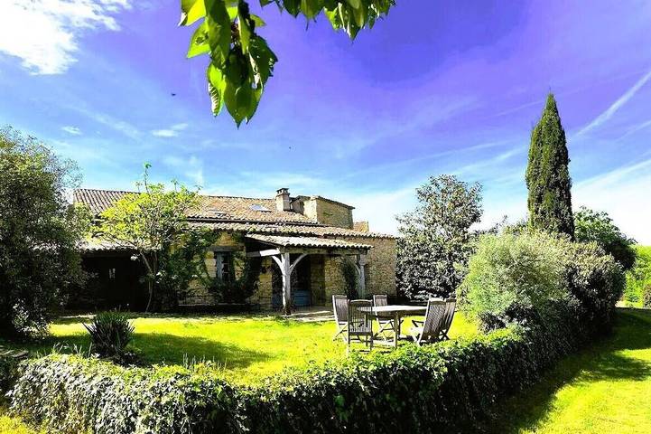 Maison de vacances pour 8 personnes, avec terrasse et jardin à Saint-Amand-de-Coly