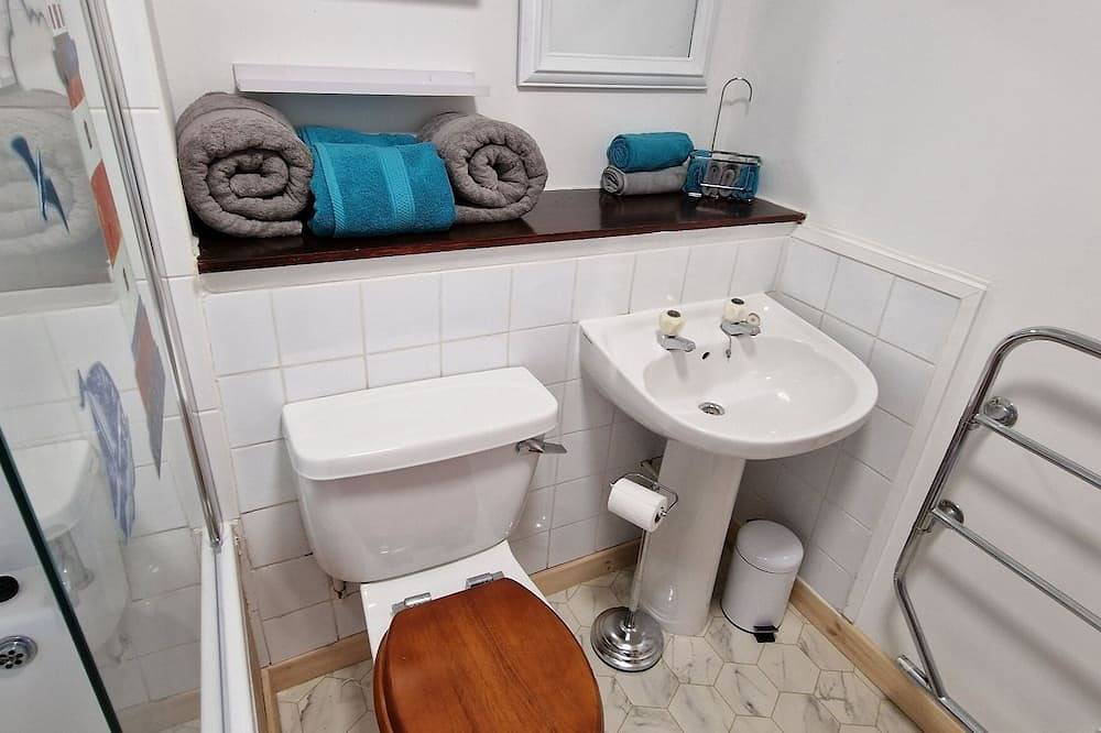 Entire apartment, Centre of Town, Minutes to the Beach and Transport Hubs, Private Parking! in Nairn, Highlands